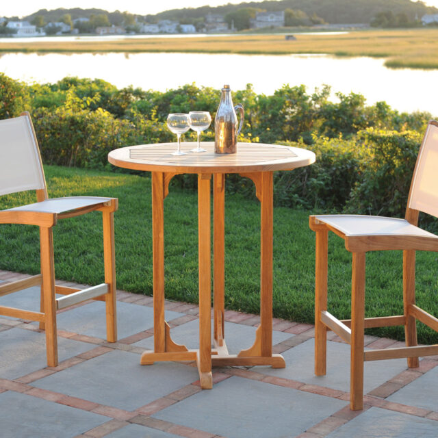 St. Tropez Barchair and Table 01