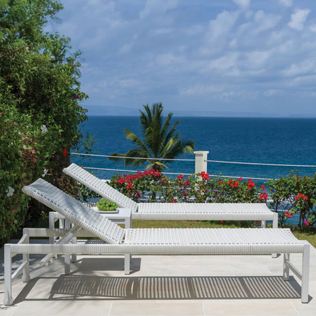 Catherine Aluminum Chaise Lounge With Wheels 01