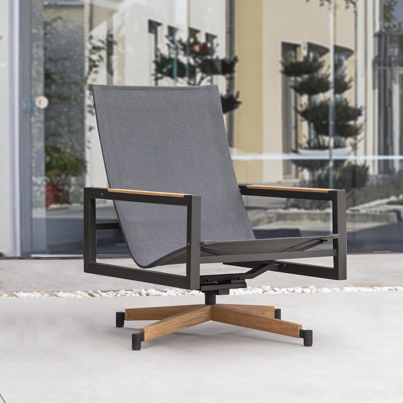 Chateau Sling Club Swivel Rocker 01