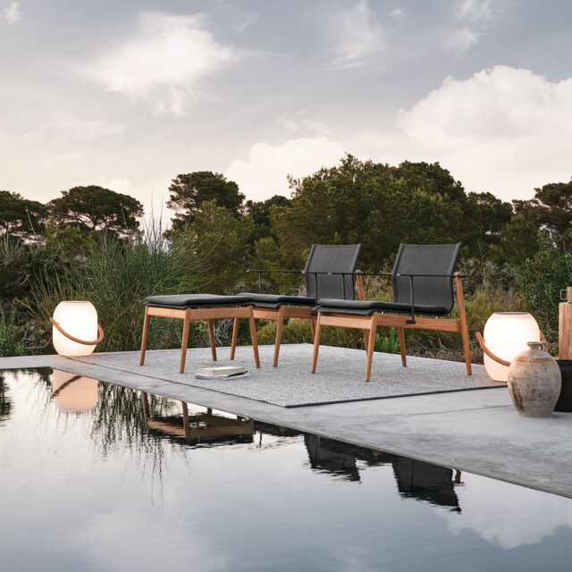 Sway Club and Ottoman 01