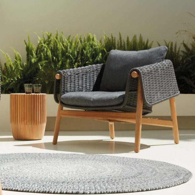 Wrap Lounge Chair 01